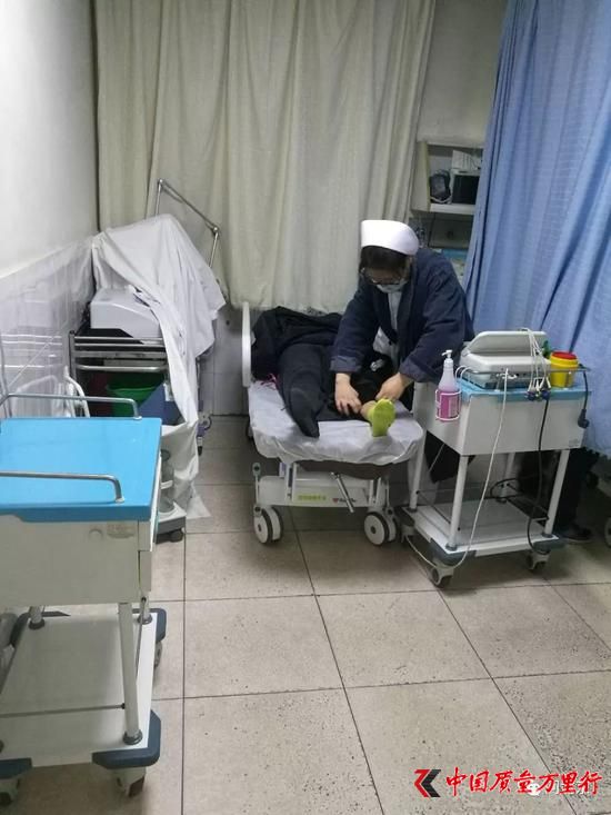 韓女士等人在醫院接受治療/受訪者提供