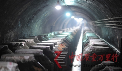 專家揭酒業(yè)真相 白酒企業(yè)婊子牌坊都想要