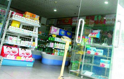 雙鶴大藥房等開(kāi)方便之門(mén)市民刷醫(yī)保卡買(mǎi)日用品