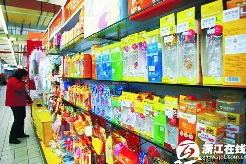 PC奶瓶下架的柜臺所出售的大多是歐洲原裝,日本,韓國等進口奶瓶