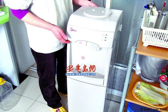 美的飲水機(jī)插電后作響不出水