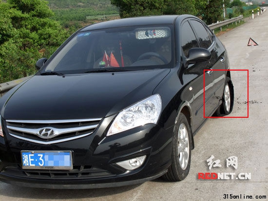 (邵陽(yáng)車主陳先生的現(xiàn)代悅動(dòng)小車,在高速公路上出現(xiàn)輪胎斷裂) (邵陽(yáng)車主陳先生的現(xiàn)代悅動(dòng)小車,在高速公路上出現(xiàn)輪胎斷裂)