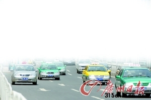 出租車行業(yè)是否存在茶水費(fèi)問題?司機(jī)說法不一。記者陳安攝 (資料圖片) 出租車行業(yè)是否存在茶水費(fèi)問題?司機(jī)說法不一。記者陳安攝 (資料圖片)
