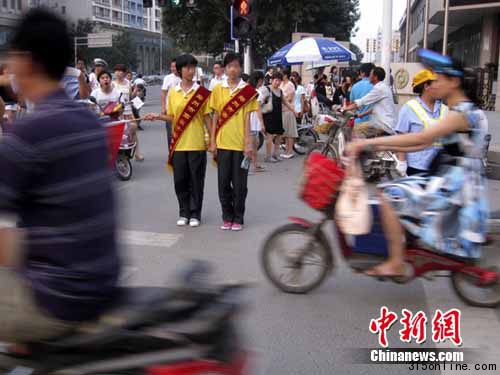 鄭州組織學生協管交通引發彈聲律師說協管無效