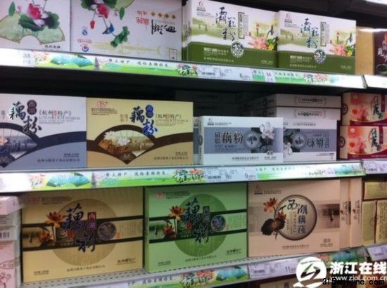 超市在售的藕粉品種琳瑯滿目。
