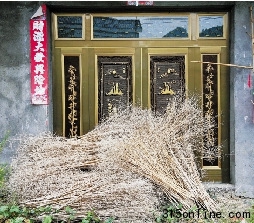 點圖查看下一頁 六成以上農村成空心村農民“離土不離鄉”如何破題(6)