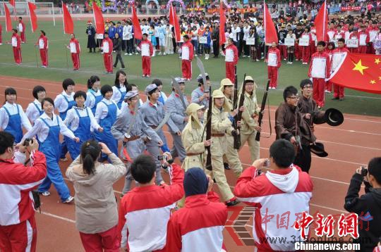 高中生著侵華日軍軍服參加運動會校方稱不妥