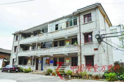 政府辦公樓40年未改擴建投億元建樓供學生上課