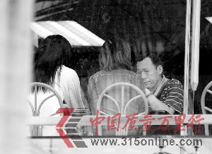 大學(xué)現(xiàn)3萬收購卵子廣告女生稱不會捐不靠譜(圖)