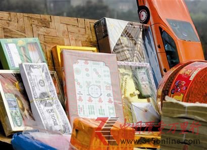 各種“另類(lèi)祭品”琳瑯滿(mǎn)目(資料圖片)