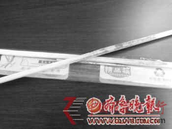 美食城商家提供的發(fā)霉“精品筷”。(圖片由陳小姐提供)