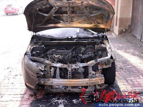 <b>案例二:福瑞迪深夜無(wú)故自燃廠家稱不存在質(zhì)量問(wèn)題</b> <b>案例二:福瑞迪深夜無(wú)故自燃廠家稱不存在質(zhì)量問(wèn)題</b>