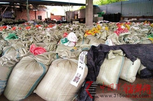 600多袋已加工好的金針菇被當(dāng)場(chǎng)查封 600多袋已加工好的金針菇被當(dāng)場(chǎng)查封