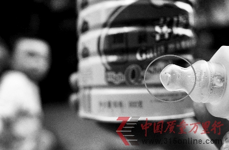 消費(fèi)者稱雅培金裝喜康力奶粉喝出蛆蟲(圖)