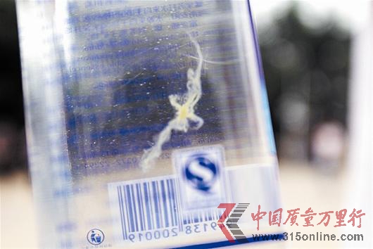 天蘊泉蘇打水飲料內現鼻涕狀異物瓶蓋無開啟痕跡