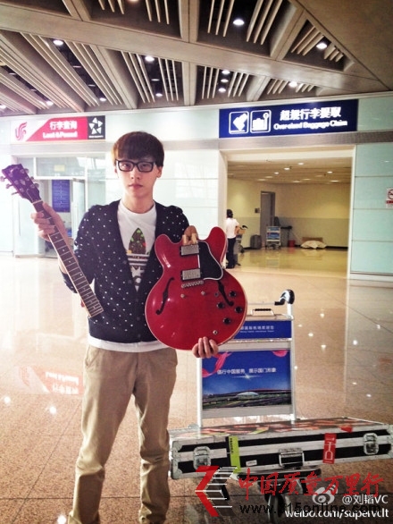 圖:劉韜的GibsonES335電吉他在托運時被損壞 圖:劉韜的GibsonES335電吉他在托運時被損壞