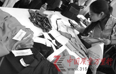 學(xué)生校服質(zhì)量抽檢結(jié)果僅48.78%合格,為近年最低 學(xué)生校服質(zhì)量抽檢結(jié)果僅48.78%合格,為近年最低