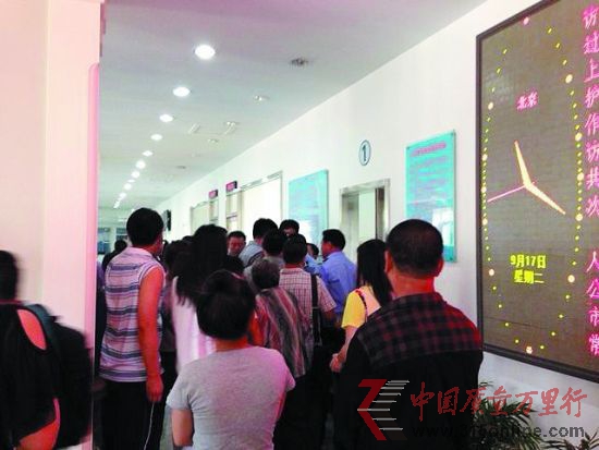 面紗視覺的員工和顧客到有關部門投訴。 面紗視覺的員工和顧客到有關部門投訴。